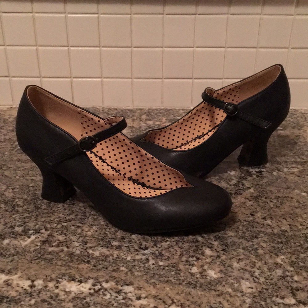 Black Mary Jane shoes with a 1 inch heel